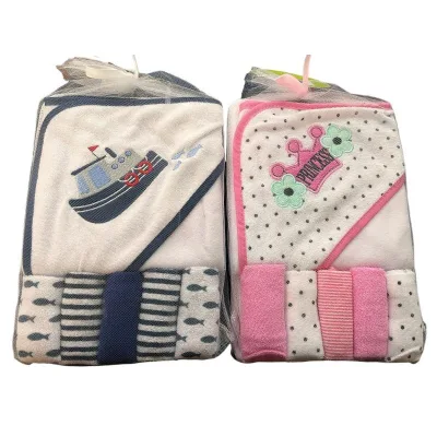 Baby Basics Conjunto Toalla con Capucha y 5 Pañitos Bolsa de Regalo 012m